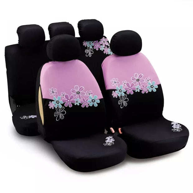 Housses sièges auto roses avec fleurs, fond noir.
